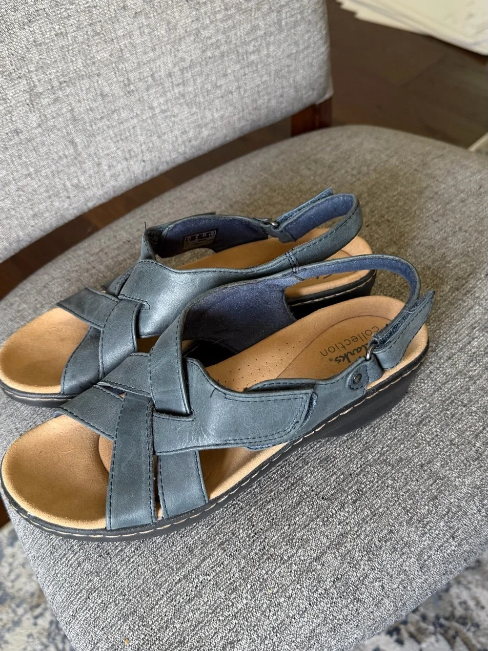 Clarks Women's Teal Leather Cross-Strap Slingback Sandals sz 8 GUC